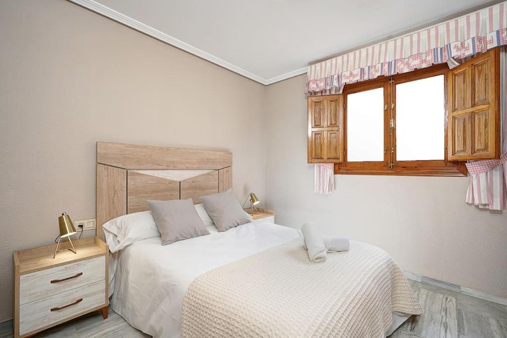 Apartamento Granada Centro. Atico Ayuntamiento エクステリア 写真